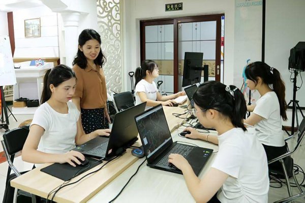 N配资 躬耕教坛绽芳华 强国有我育匠才